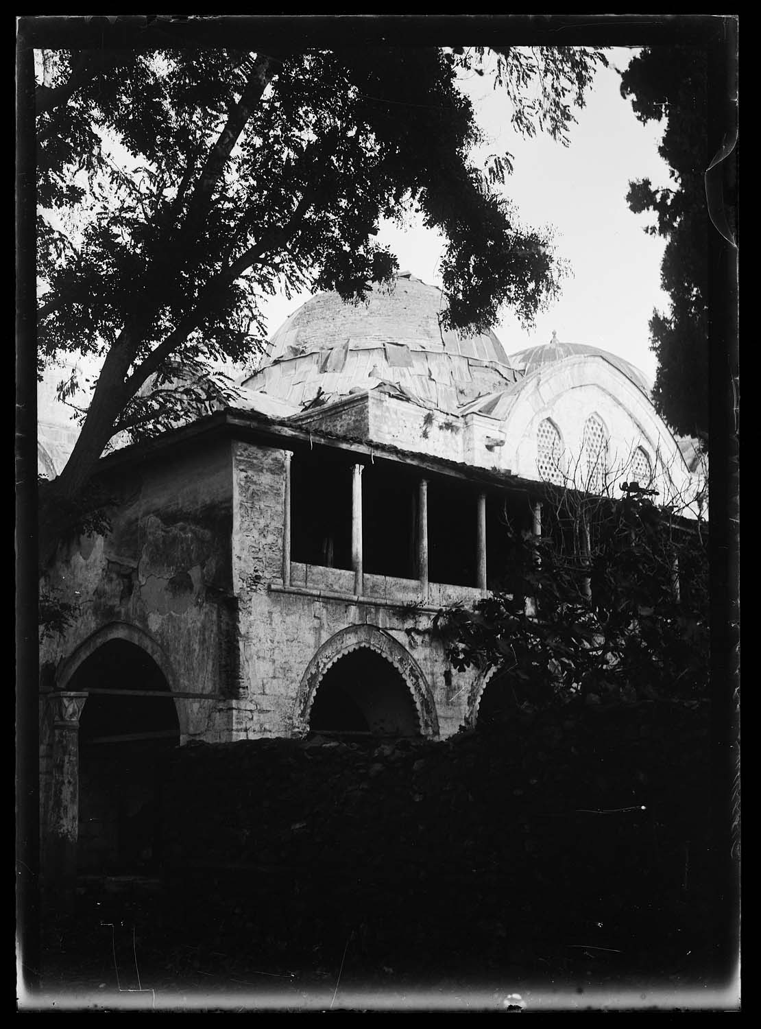Vue extérieure d'un angle du bâtiment